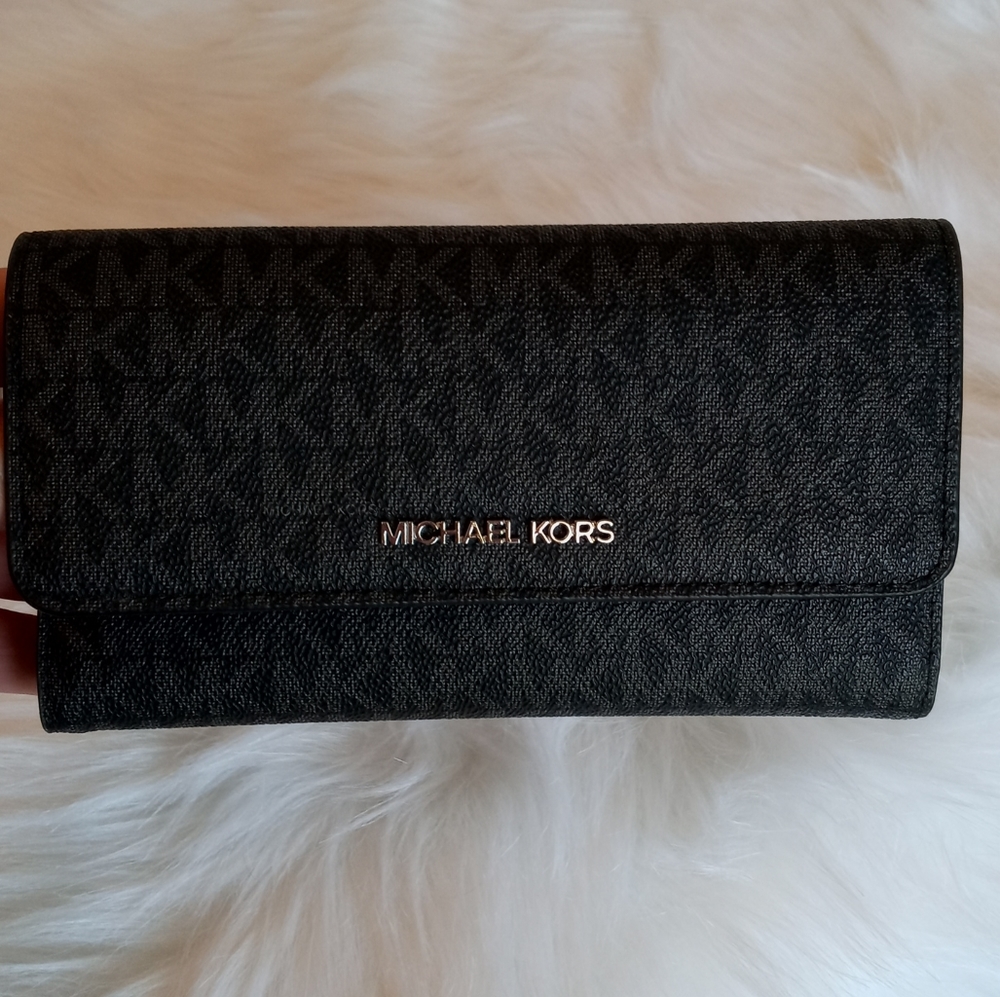 SOLD!!!NWT Black Michael Kors Trifold Wallet